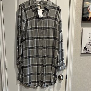 Stylish Gray H & M Plaid Button-Up Shirt